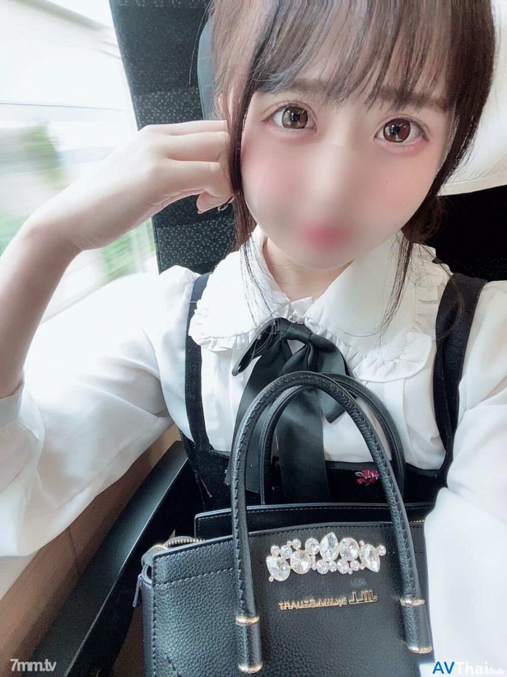 FC2-PPV-1424345 สาวนมโตร้านสะดวกซื้อโดนถ่ายครั้งแรก